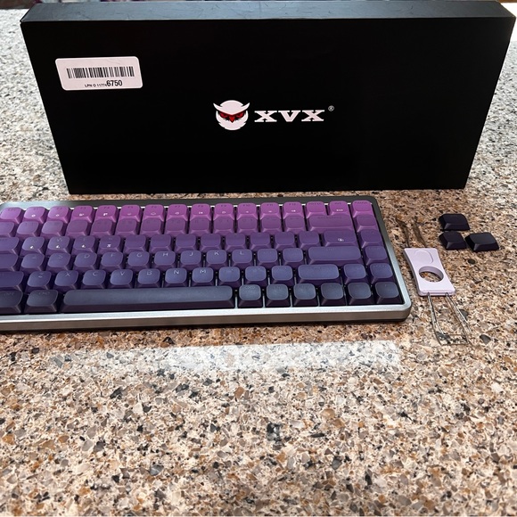 Costom L75 low profile mechanical keyboard, used and slight cosmetic damage. - Picture 5 of 9